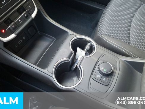 Used 2024 GMC Terrain SLE image 28