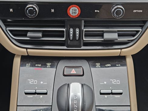 Certified 2025 Porsche Macan image 19