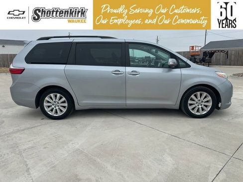 Used 2015 Toyota Sienna Limited image 2