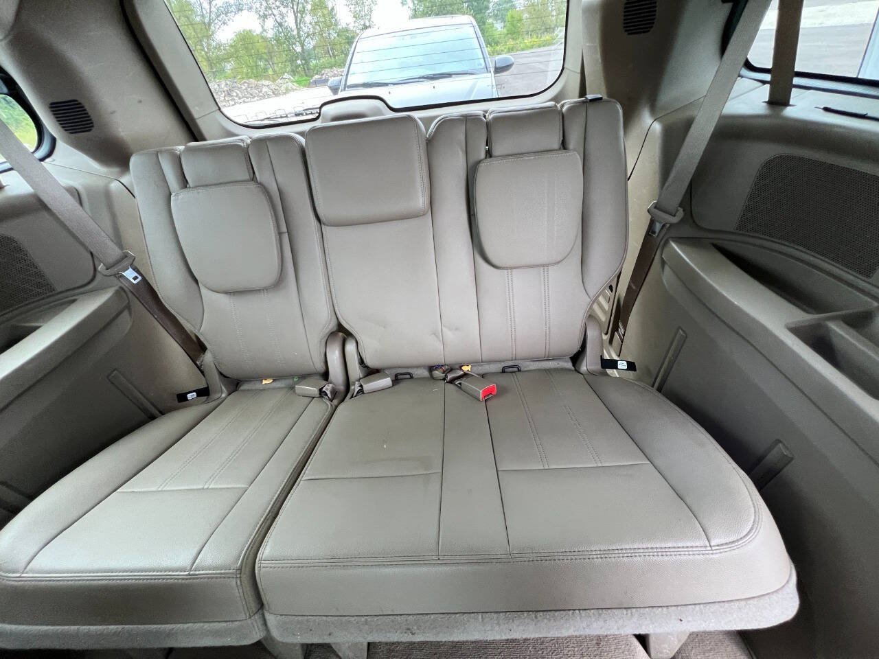 Used 2015 Chrysler Town & Country Touring w/ Driver Convenience Group FWD image 3