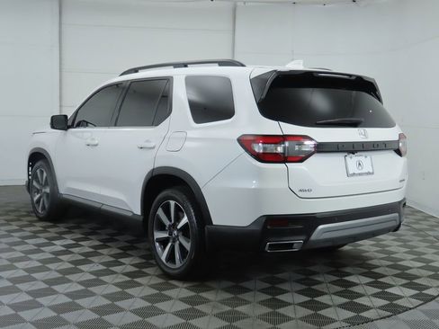 Used 2023 Honda Pilot Touring image 7