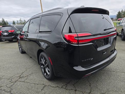New 2026 Chrysler Pacifica Select image 5