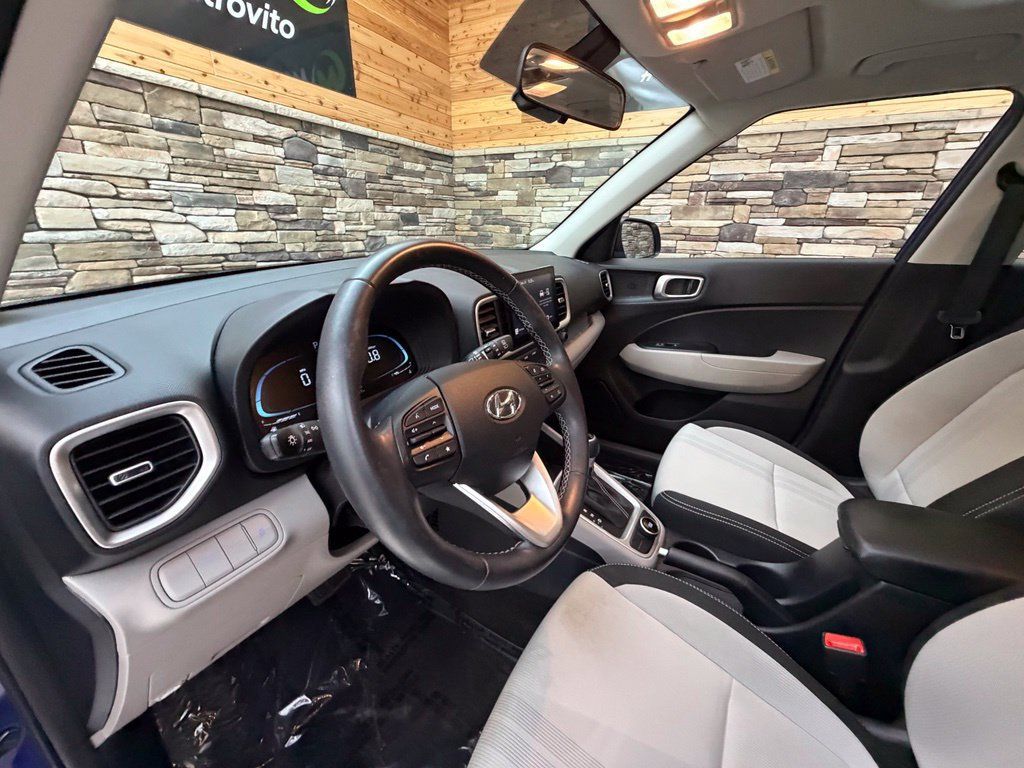 Used 2024 Hyundai Venue SEL FWD image 19