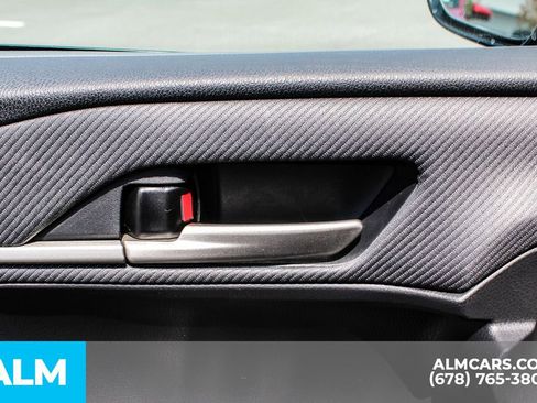 Used 2025 Toyota Camry SE image 39