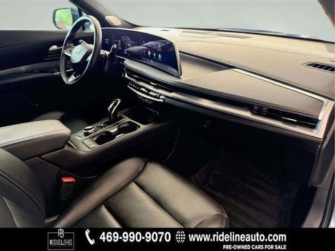 Used 2024 Cadillac XT4 Premium Luxury w/ Cold Weather Package FWD image 16