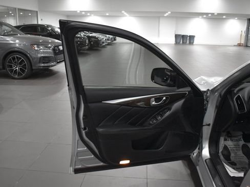 Used 2018 INFINITI Q50 Luxe RWD image 9