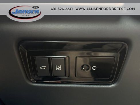 Used 2017 Jaguar F-PACE R-Sport image 13