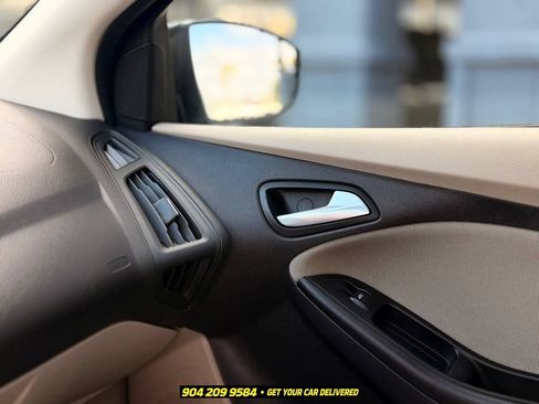 Used 2014 Ford Focus SE FWD image 17