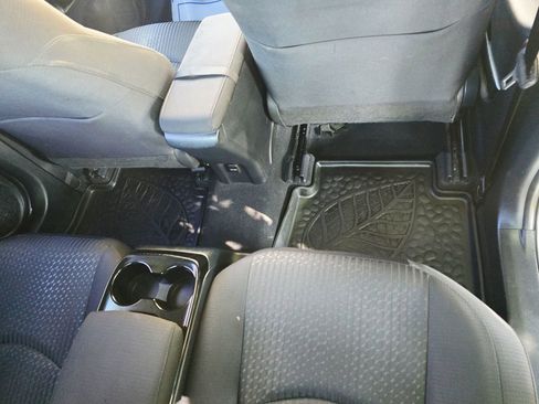 Used 2018 Toyota Prius Prime Premium image 34