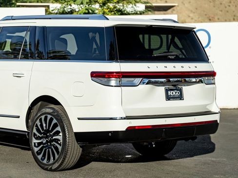 Used 2023 Lincoln Navigator L Black Label image 10