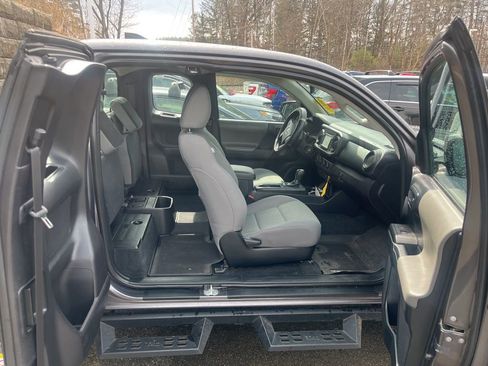 Used 2018 Toyota Tacoma SR w/ SR Convenience Package image 5