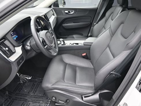 Used 2025 Volvo XC60 B5 Plus AWD/4WD image 18