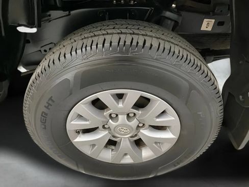 Used 2019 Toyota Tacoma SR5 AWD/4WD image 26