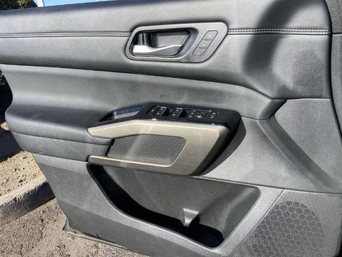 Used 2023 Nissan Pathfinder Platinum image 19