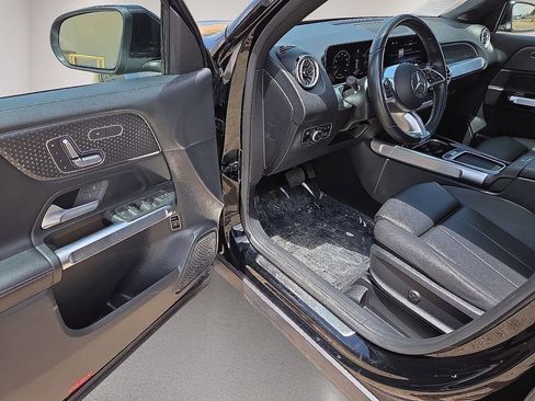 Used 2025 Mercedes-Benz GLB 250 image 20