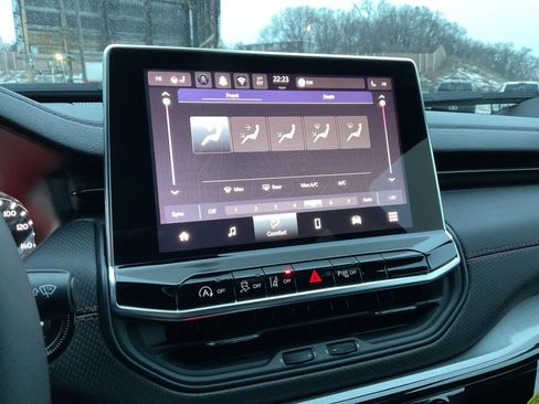 Used 2024 Jeep Compass Trailhawk w/ Trailhawk Convenience Group image 23