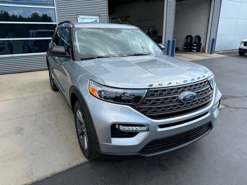 Certified 2023 Ford Explorer XLT w/ Equipment Group 202A AWD/4WD image 3