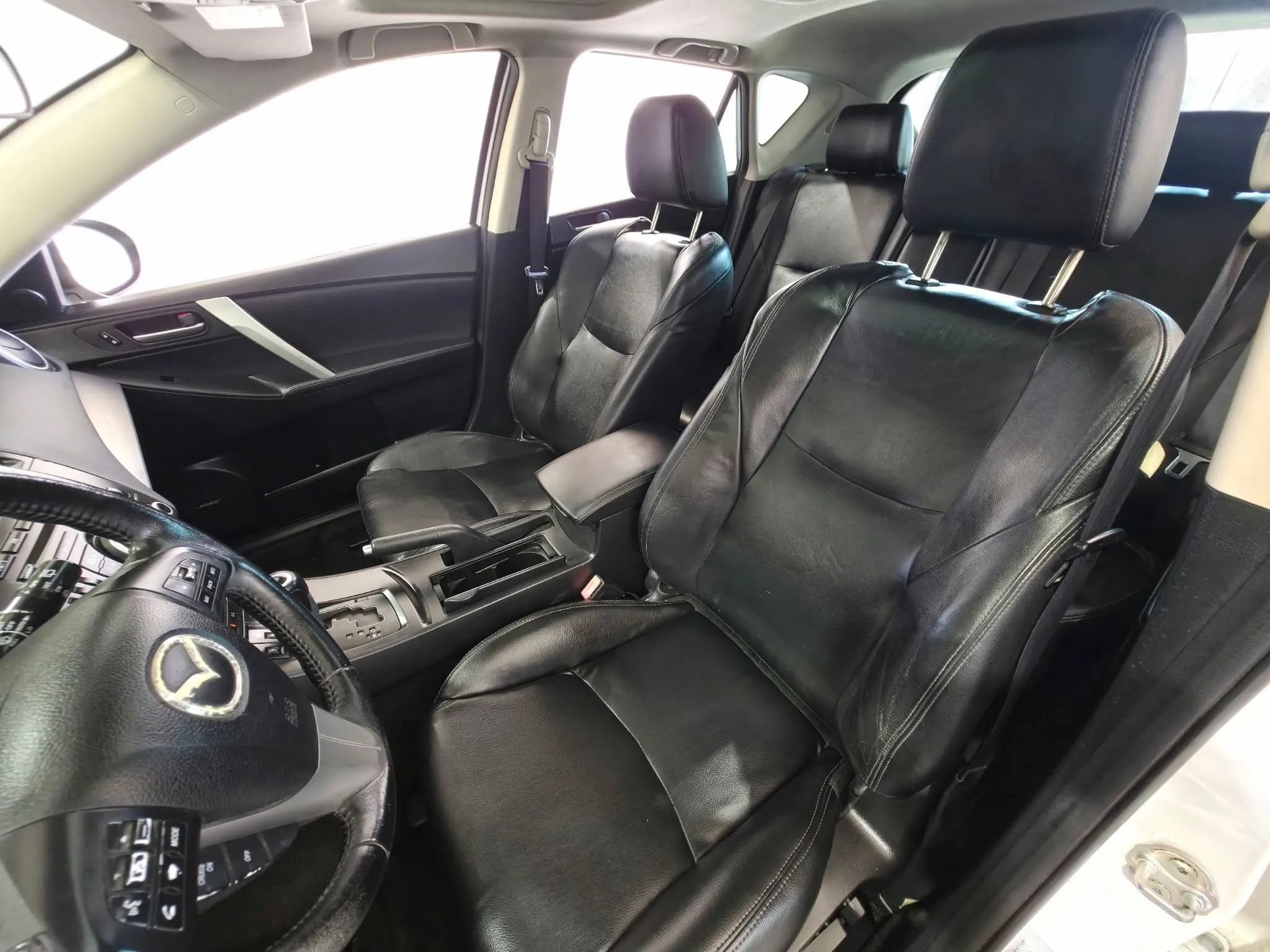 Used 2012 MAZDA MAZDA3 i Grand Touring w/ Tech Pkg FWD image 9