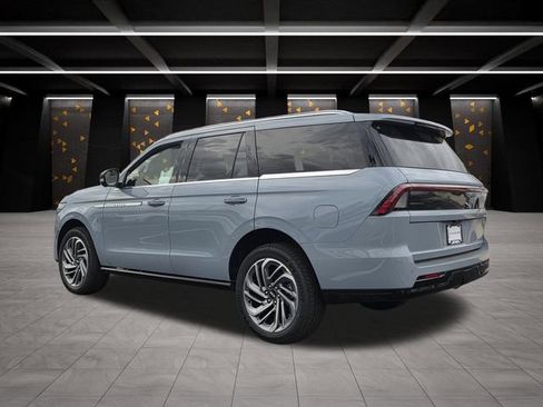 New 2026 Lincoln Navigator Reserve AWD/4WD image 3
