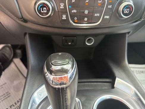 Used 2018 Chevrolet Traverse LT FWD image 32