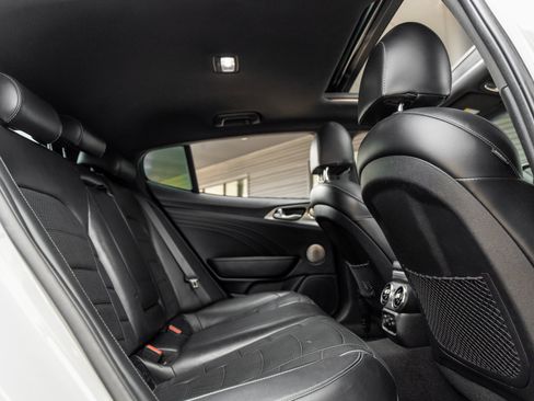 Used 2022 Kia Stinger GT2 image 40