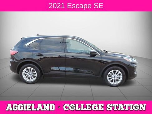 Used 2021 Ford Escape SE w/ Convenience Package image 2