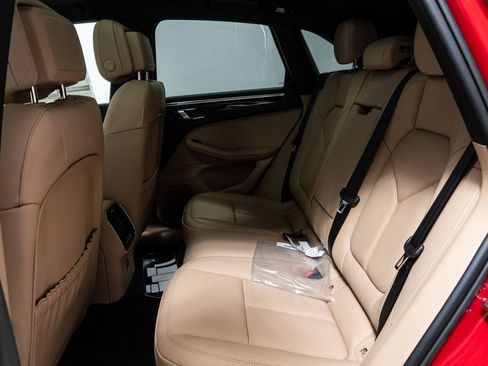 Used 2025 Porsche Macan image 24