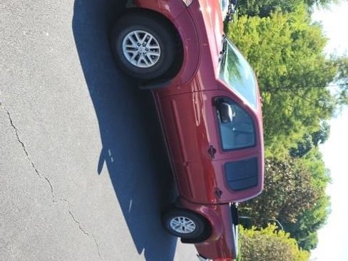 Used 2014 Nissan Frontier SV w/ SV Value Truck Package RWD image 7