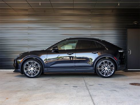 New 2025 Porsche Macan 4 Electric image 2