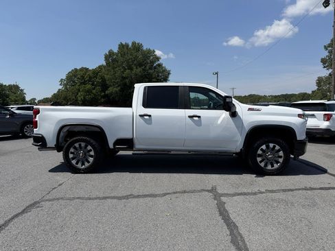 Used 2023 Chevrolet Silverado 2500 Custom AWD/4WD image 8