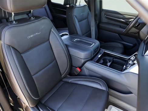Used 2023 GMC Yukon Denali w/ Advanced Technology Package image 35