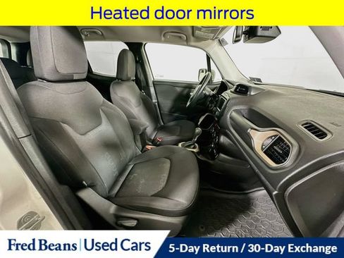 Used 2017 Jeep Renegade Latitude w/ Popular Equipment Group AWD/4WD image 32