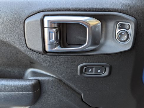 Used 2024 Jeep Wrangler Sport S image 15