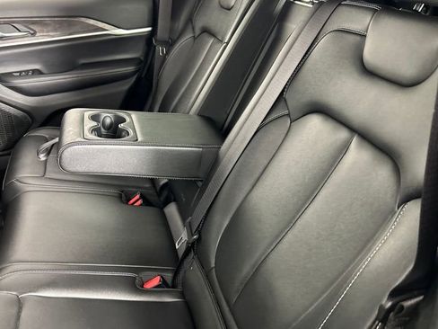 Used 2024 Jeep Grand Cherokee Limited image 17