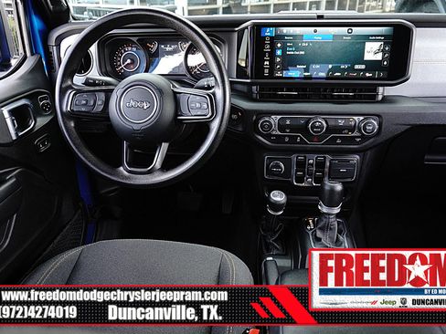 Used 2025 Jeep Gladiator Sport AWD/4WD image 18