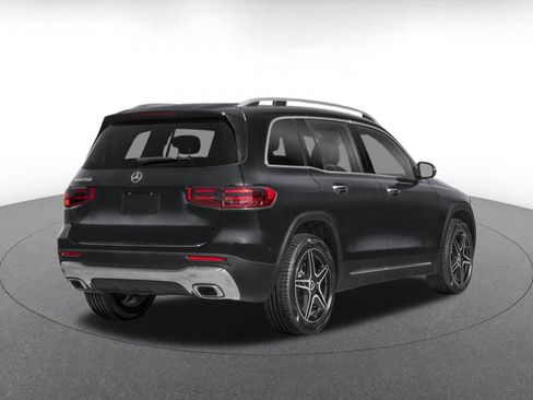 Used 2024 Mercedes-Benz GLB 250 image 2