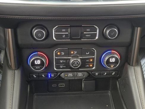 Used 2023 Chevrolet Suburban High Country AWD/4WD image 19