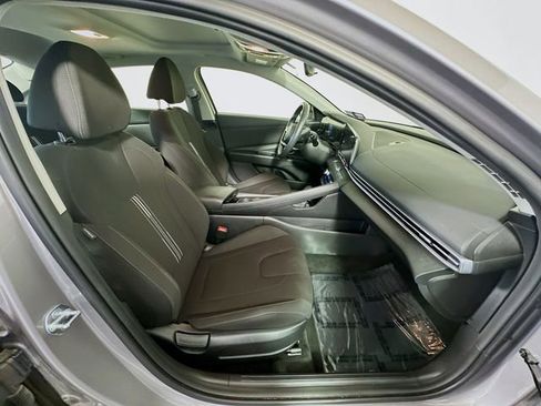 Used 2025 Hyundai Elantra SEL FWD image 27