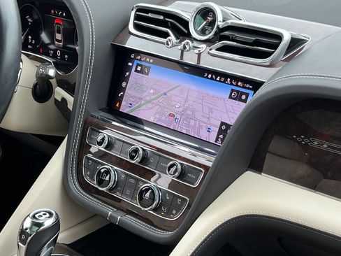Used 2023 Bentley Bentayga Extended Wheelbase AWD/4WD image 42