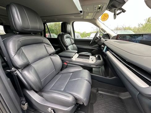New 2025 Lincoln Navigator Reserve AWD/4WD image 24