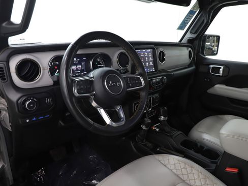 Used 2023 Jeep Wrangler Unlimited Sahara image 24