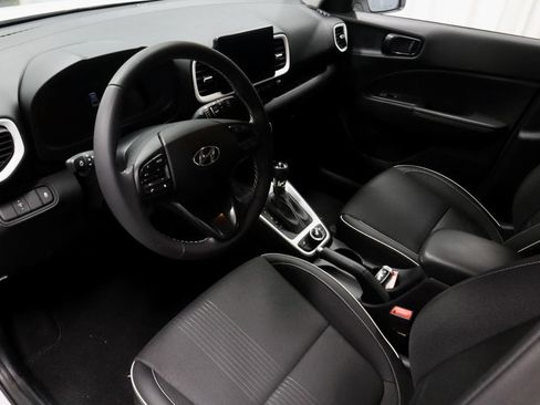 Used 2024 Hyundai Venue Limited FWD image 27