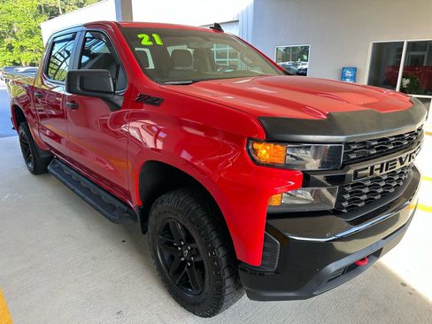 Used 2021 Chevrolet Silverado 1500 Custom Trail Boss w/ LPO, Dark Essentials Package image 9