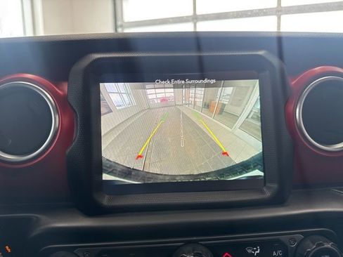 Used 2023 Jeep Wrangler Rubicon w/ Cold Weather Group image 14