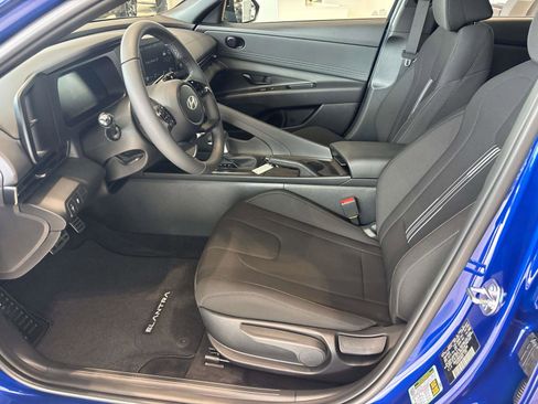Certified 2025 Hyundai Elantra Sport image 4