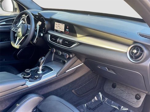 Used 2018 Alfa Romeo Stelvio Ti Sport image 32
