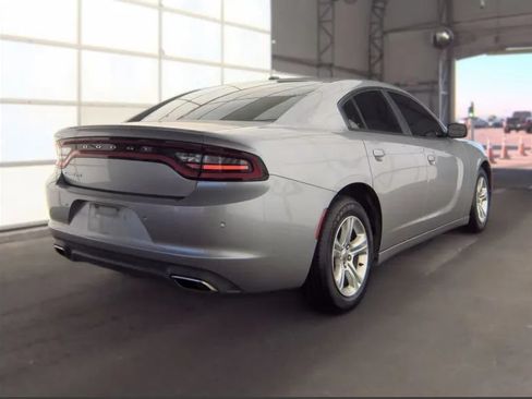 Used 2015 Dodge Charger SE w/ Popular Equipment Group RWD image 2