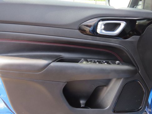 Used 2024 Jeep Compass Trailhawk image 15