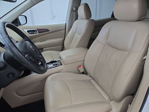 Used 2020 Nissan Pathfinder Platinum image 17