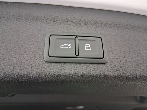 New 2025 Audi Q3 2.0T Premium image 27